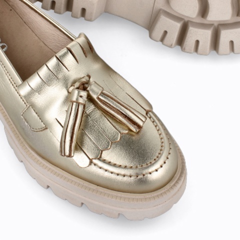 MOCASÍN METALIZADO PLATINO