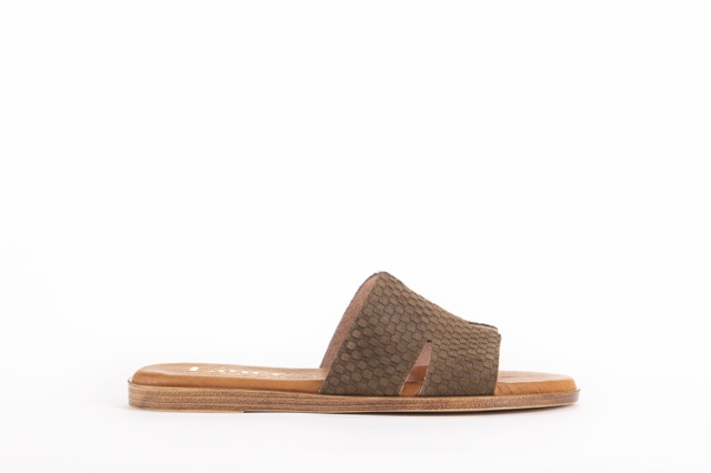 SANDALIA GRABADO CUADROS KAKI MENORCA