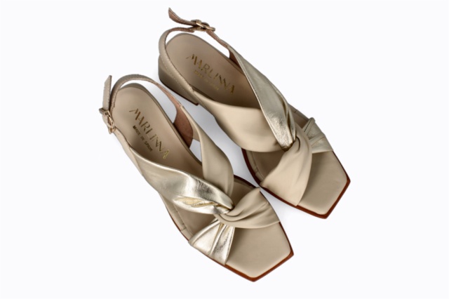 SANDALIA METALIZADO PLATINO Y BEIG