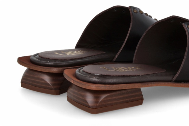 SANDALIA TACHAS FLORENCIA MARRON