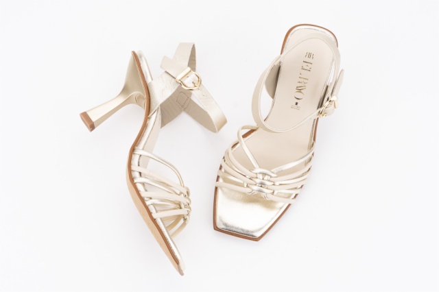 SANDALIA TACON BEIGE Y METALIZADO