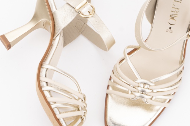 SANDALIA TACON BEIGE Y METALIZADO