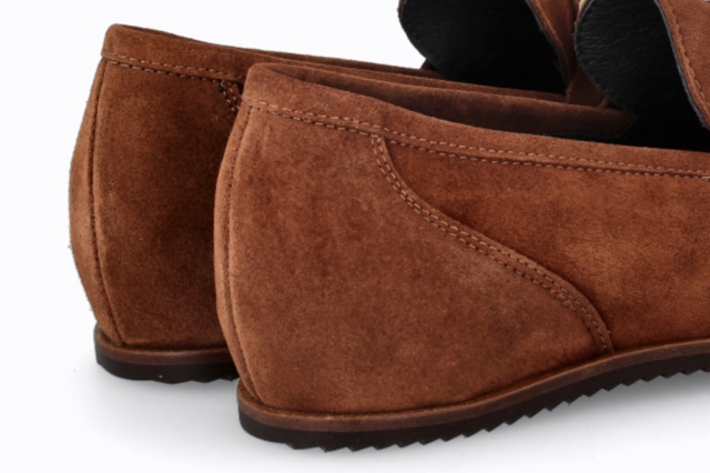 MOCASÍN SERRAJE NOGAL CON CUÑA EMBUTIDA