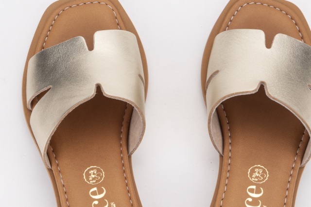 SANDALIAS PLANAS PLATA