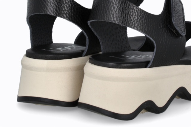 SANDALIA MAREA BUGUI VELCRO NEGRO